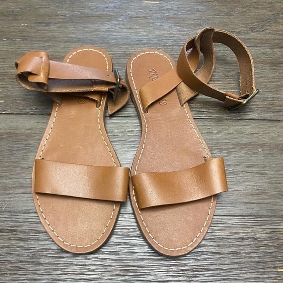 Madewell boardwalk ankle strap sandals brown leather size 6
Sold at buckle - Picture 2 of 7